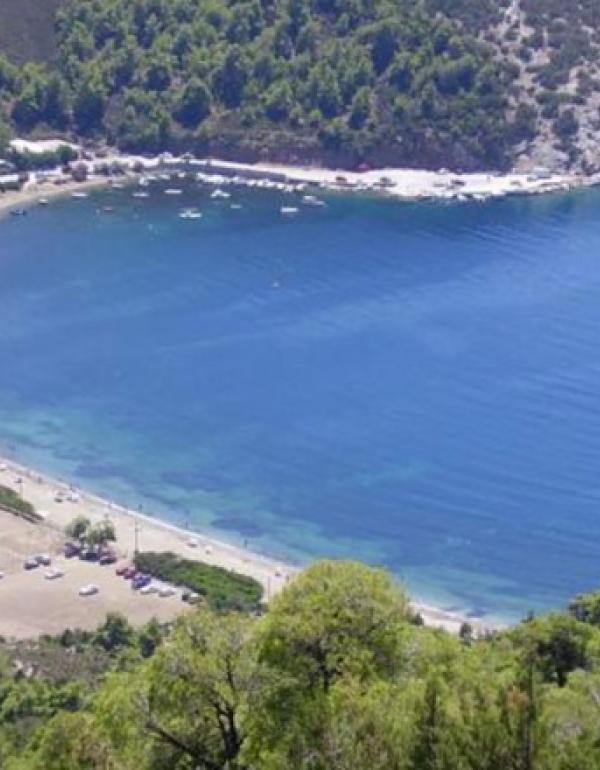 Παραλία Πεύκος