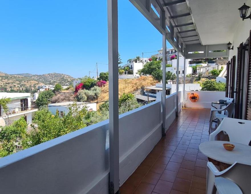 Μονοκατοικία με θέα τη Χώρα3