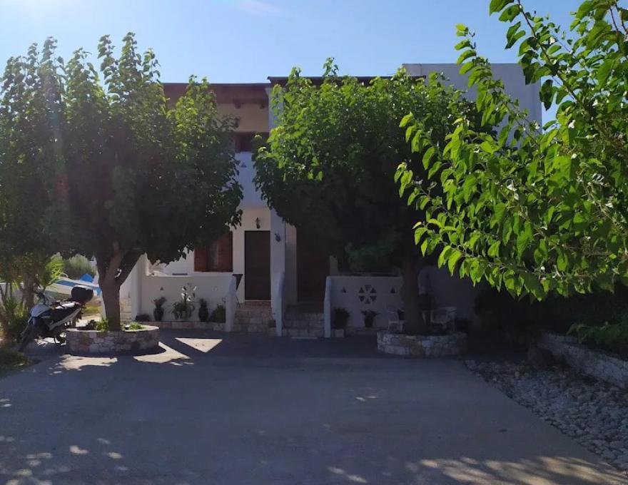 Athena's House Skyros4